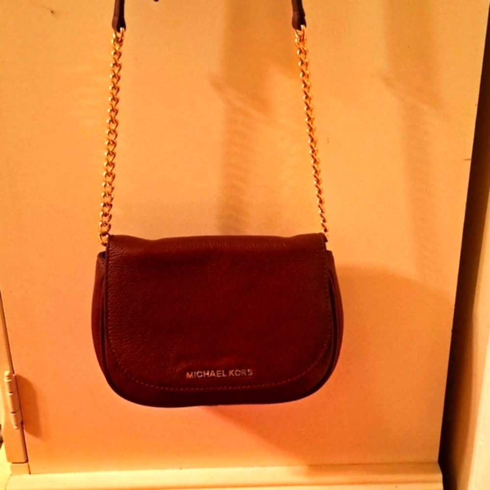 Michael Kors Leather Merlot ( Maroon) Color Crossbody 🥰Like New - Picture 4 of 9